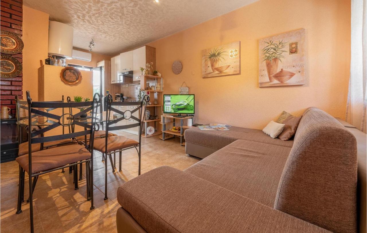 Cozy Home In Vrsi With Wifi ภายนอก รูปภาพ